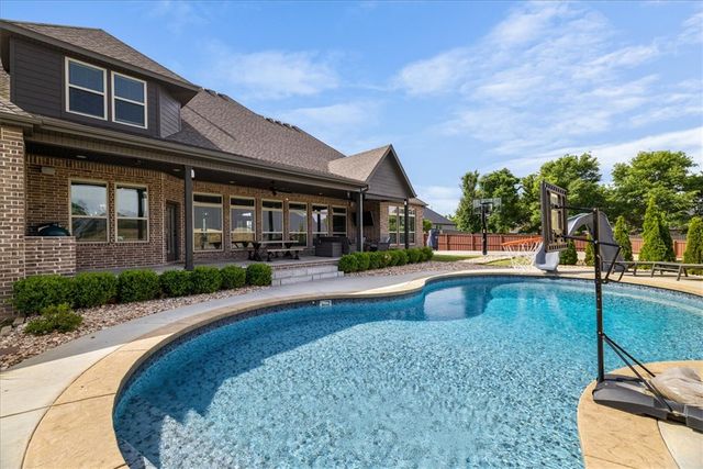 1300 Birkshire Court, Cave Springs, AR 72718