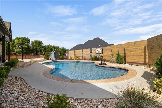 1300 Birkshire Court, Cave Springs, AR 72718