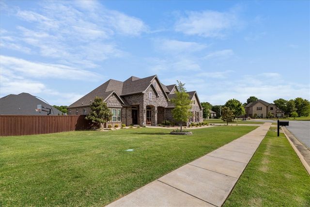 1300 Birkshire Court, Cave Springs, AR 72718