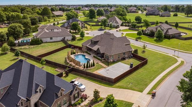 1300 Birkshire Court, Cave Springs, AR 72718