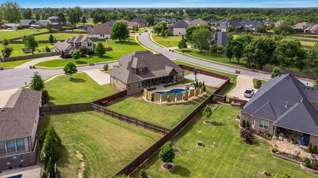 1300 Birkshire Court, Cave Springs, AR 72718