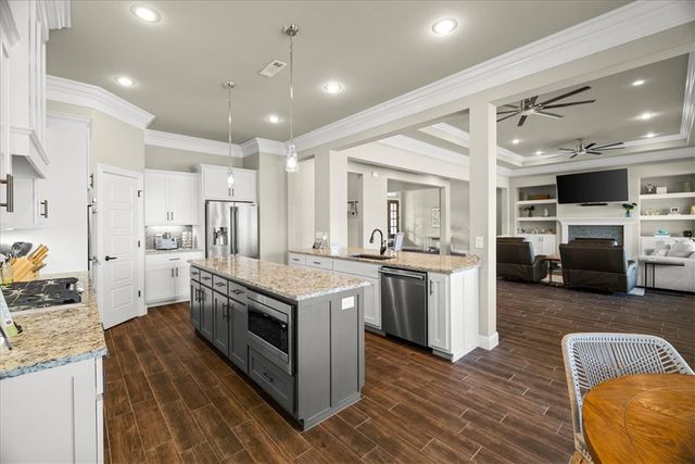 1300 Birkshire Court, Cave Springs, AR 72718
