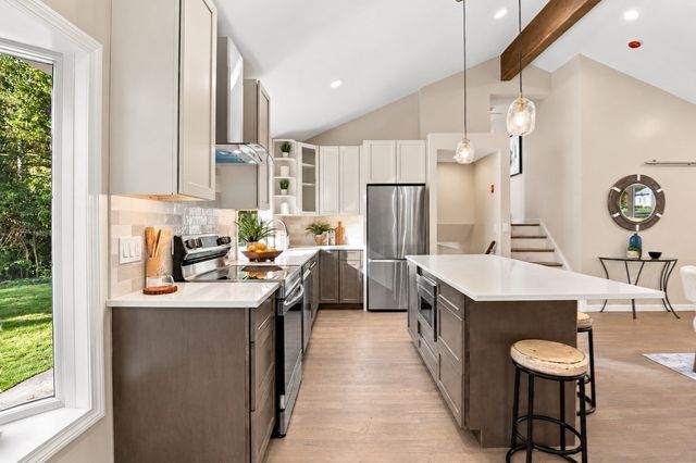 34 Morningside Lane, Lincoln, MA 01773