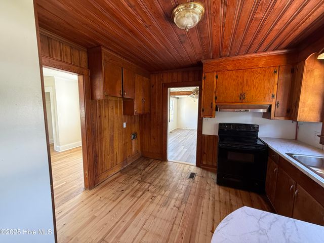 100 First Street, Williamston, NC 27892