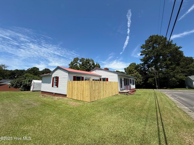 100 First Street, Williamston, NC 27892