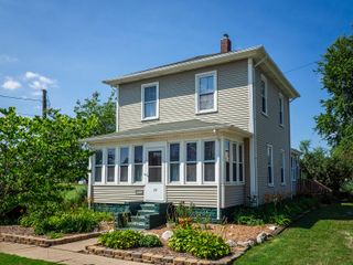 24 W Linden Street W, Three Oaks Vllg, MI 49128