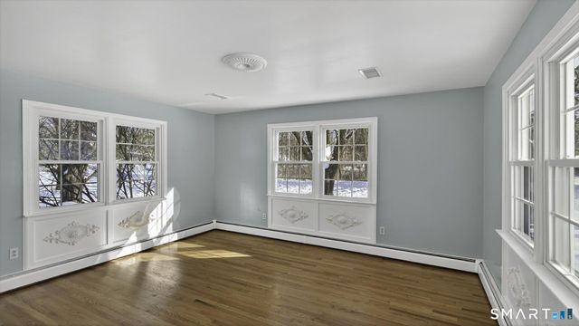 4 Kearns Circle, Granby, CT 06035