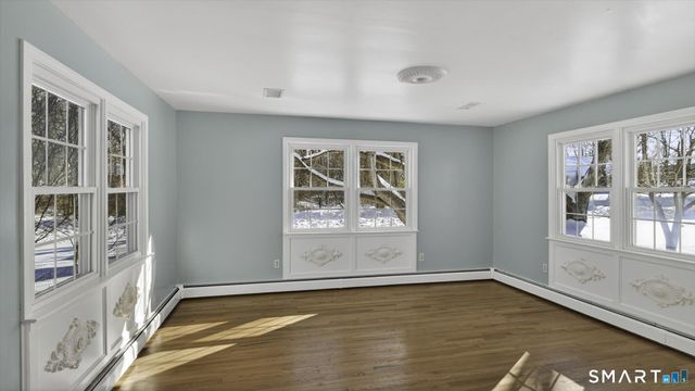 4 Kearns Circle, Granby, CT 06035