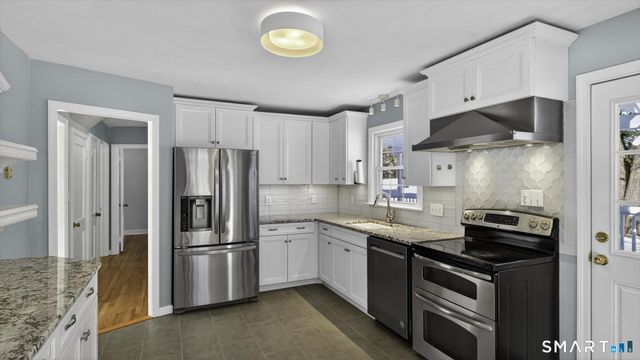 4 Kearns Circle, Granby, CT 06035