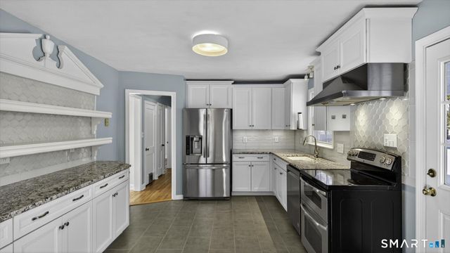 4 Kearns Circle, Granby, CT 06035