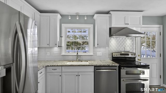 4 Kearns Circle, Granby, CT 06035