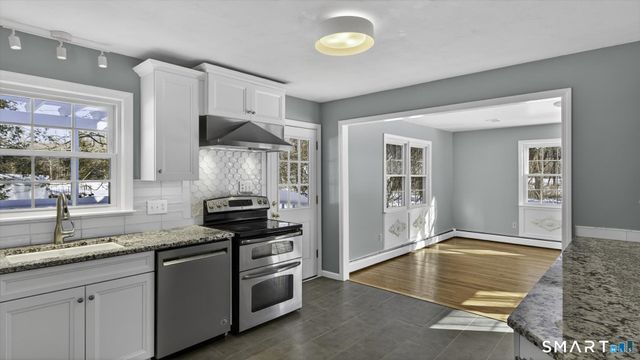 4 Kearns Circle, Granby, CT 06035