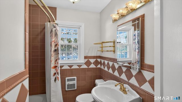 4 Kearns Circle, Granby, CT 06035