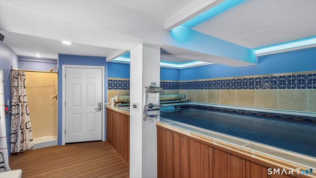 4 Kearns Circle, Granby, CT 06035