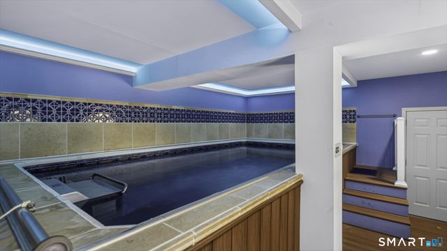 4 Kearns Circle, Granby, CT 06035