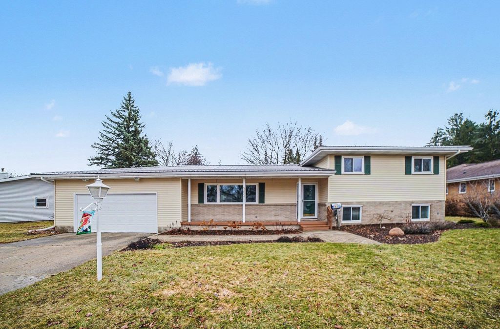 905 Iowa Street, Alma, MI 48801