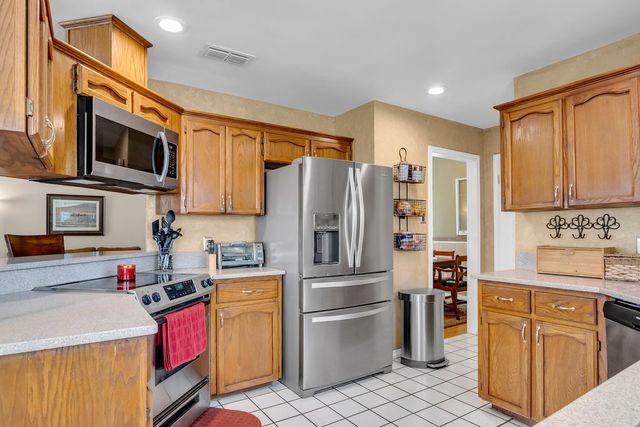 2409 Twin Oak Dr, Portland, TX 78374