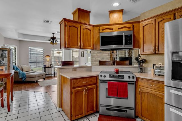 2409 Twin Oak Dr, Portland, TX 78374