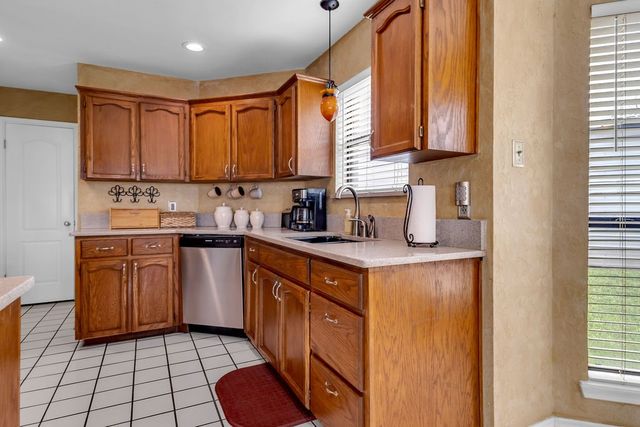 2409 Twin Oak Dr, Portland, TX 78374
