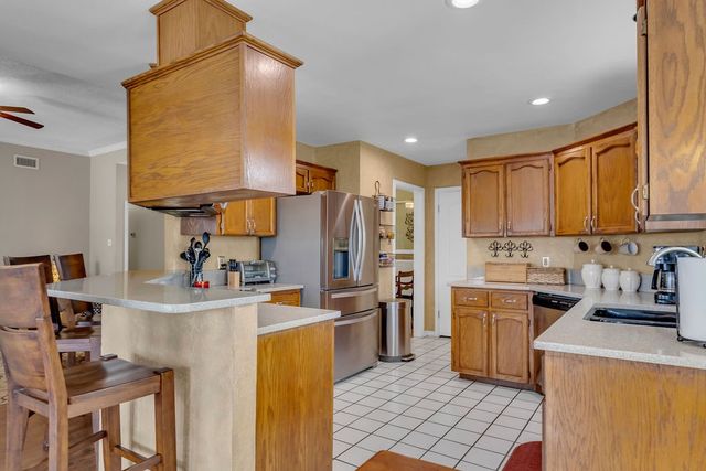 2409 Twin Oak Dr, Portland, TX 78374