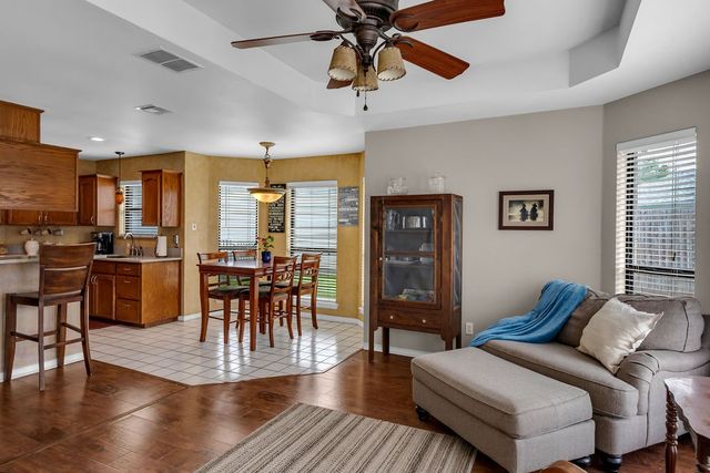2409 Twin Oak Dr, Portland, TX 78374