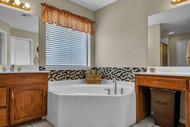 2409 Twin Oak Dr, Portland, TX 78374
