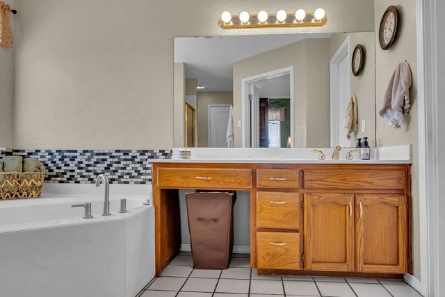 2409 Twin Oak Dr, Portland, TX 78374
