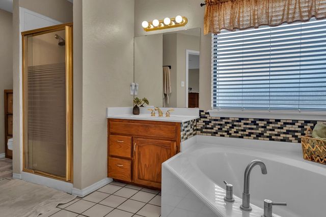 2409 Twin Oak Dr, Portland, TX 78374