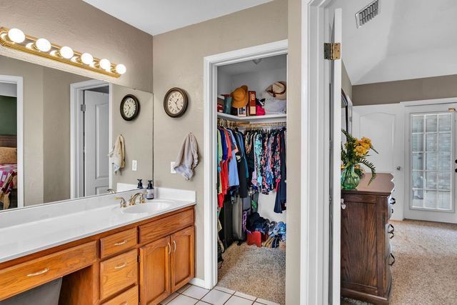 2409 Twin Oak Dr, Portland, TX 78374