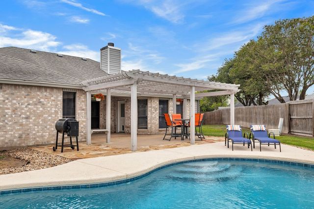 2409 Twin Oak Dr, Portland, TX 78374