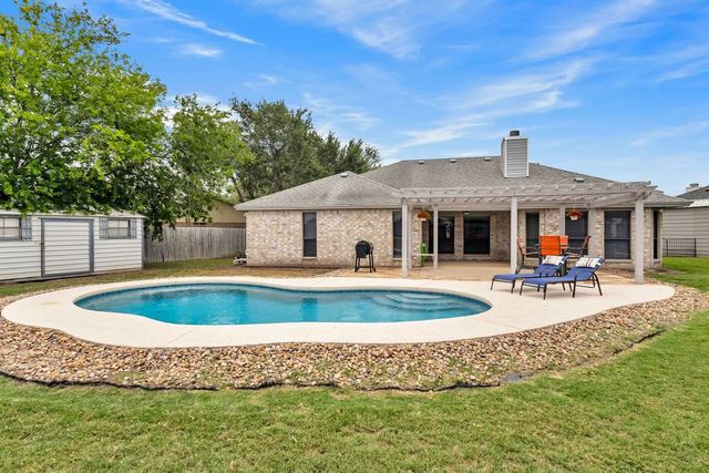 2409 Twin Oak Dr, Portland, TX 78374