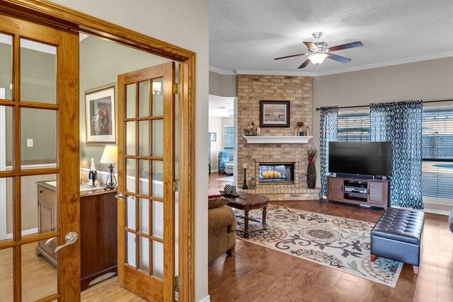 2409 Twin Oak Dr, Portland, TX 78374