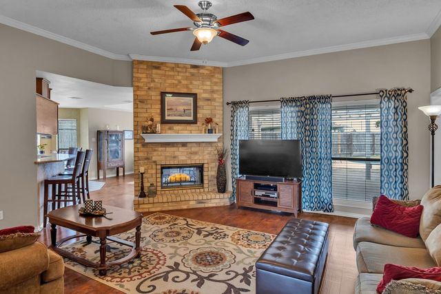 2409 Twin Oak Dr, Portland, TX 78374