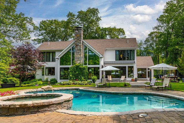 8 Heritage Island Road, New Fairfield, CT 06812