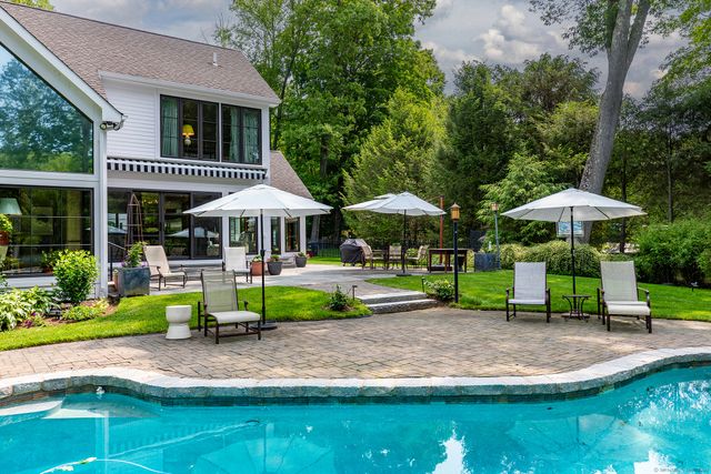 8 Heritage Island Road, New Fairfield, CT 06812