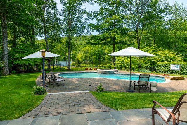 8 Heritage Island Road, New Fairfield, CT 06812