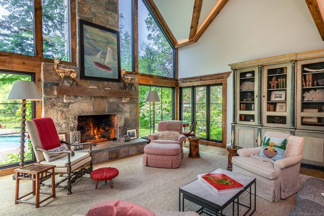 8 Heritage Island Road, New Fairfield, CT 06812