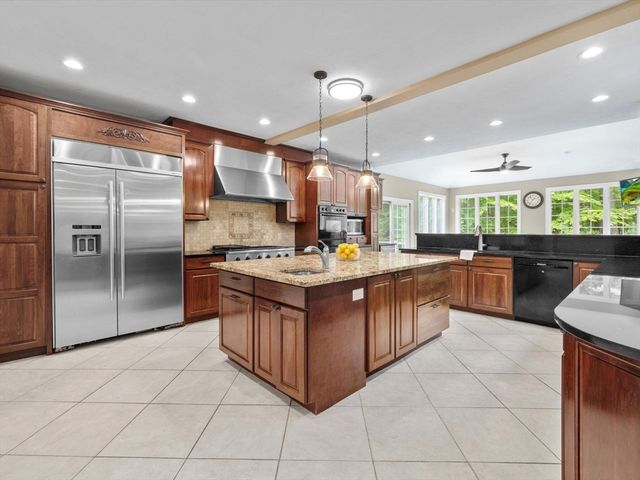 12 Breton Road, Upton, MA 01568