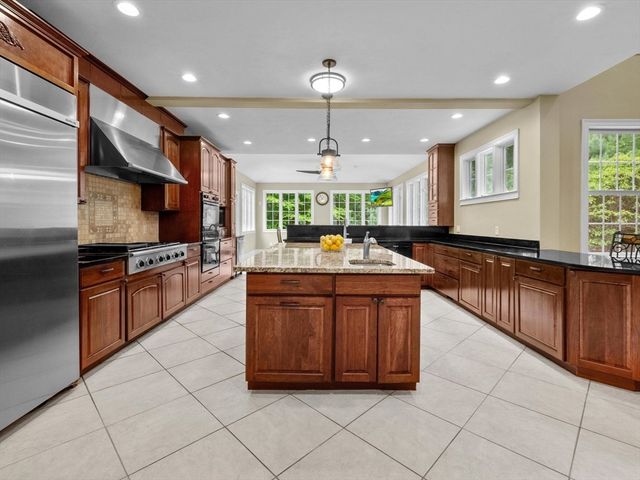 12 Breton Road, Upton, MA 01568