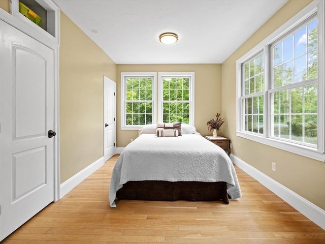 12 Breton Road, Upton, MA 01568