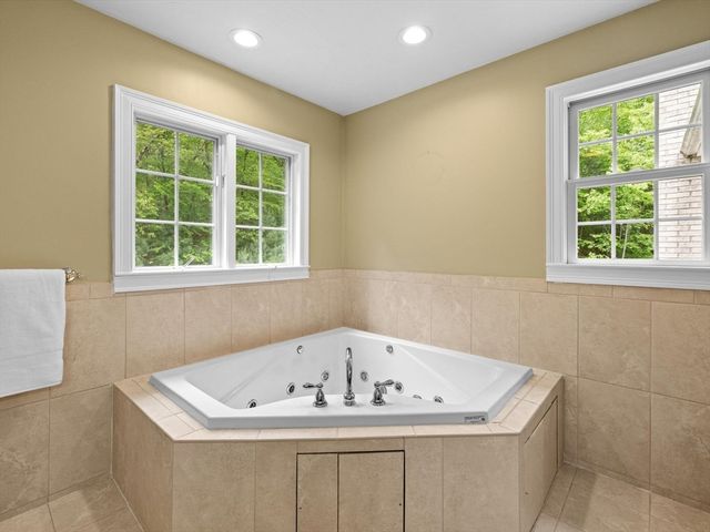 12 Breton Road, Upton, MA 01568