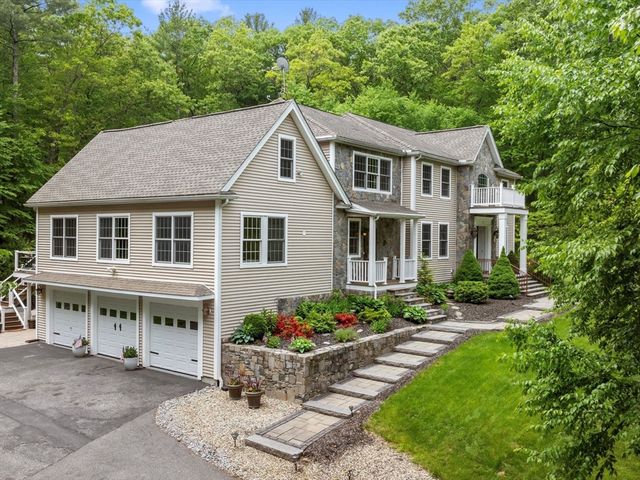 12 Breton Road, Upton, MA 01568