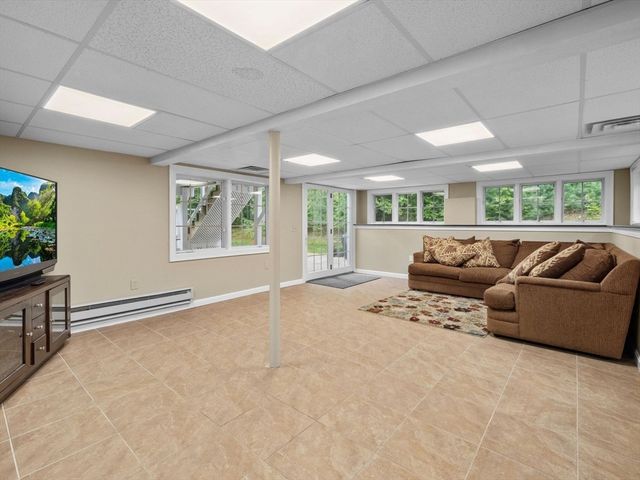 12 Breton Road, Upton, MA 01568