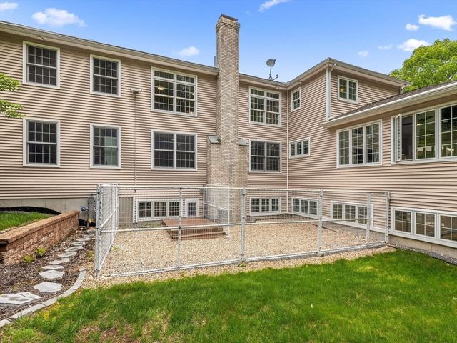 12 Breton Road, Upton, MA 01568