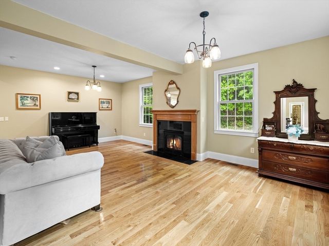 12 Breton Road, Upton, MA 01568