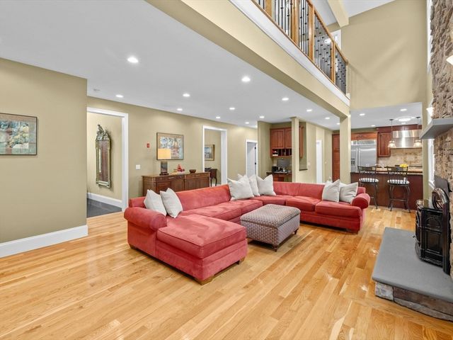 12 Breton Road, Upton, MA 01568