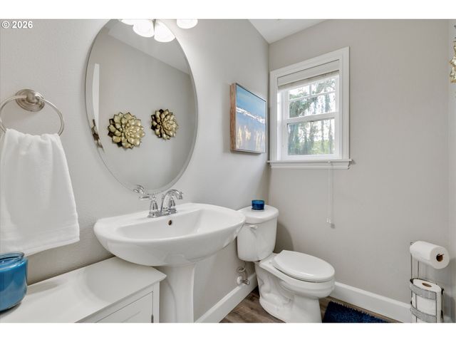 3769 10TH St, Hubbard, OR 97032