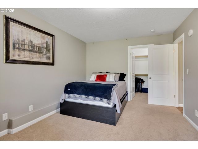 3769 10TH St, Hubbard, OR 97032