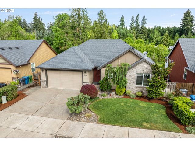3769 10TH St, Hubbard, OR 97032