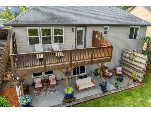 3769 10TH St, Hubbard, OR 97032